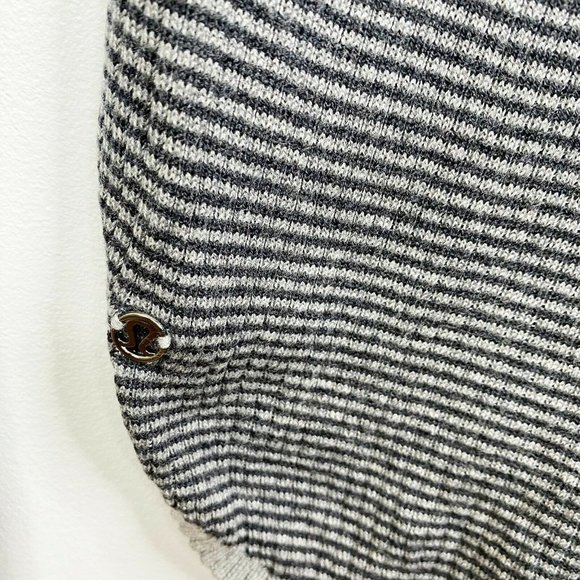 Lululemon Find Your Mantra Henley - Picture 5 of 9